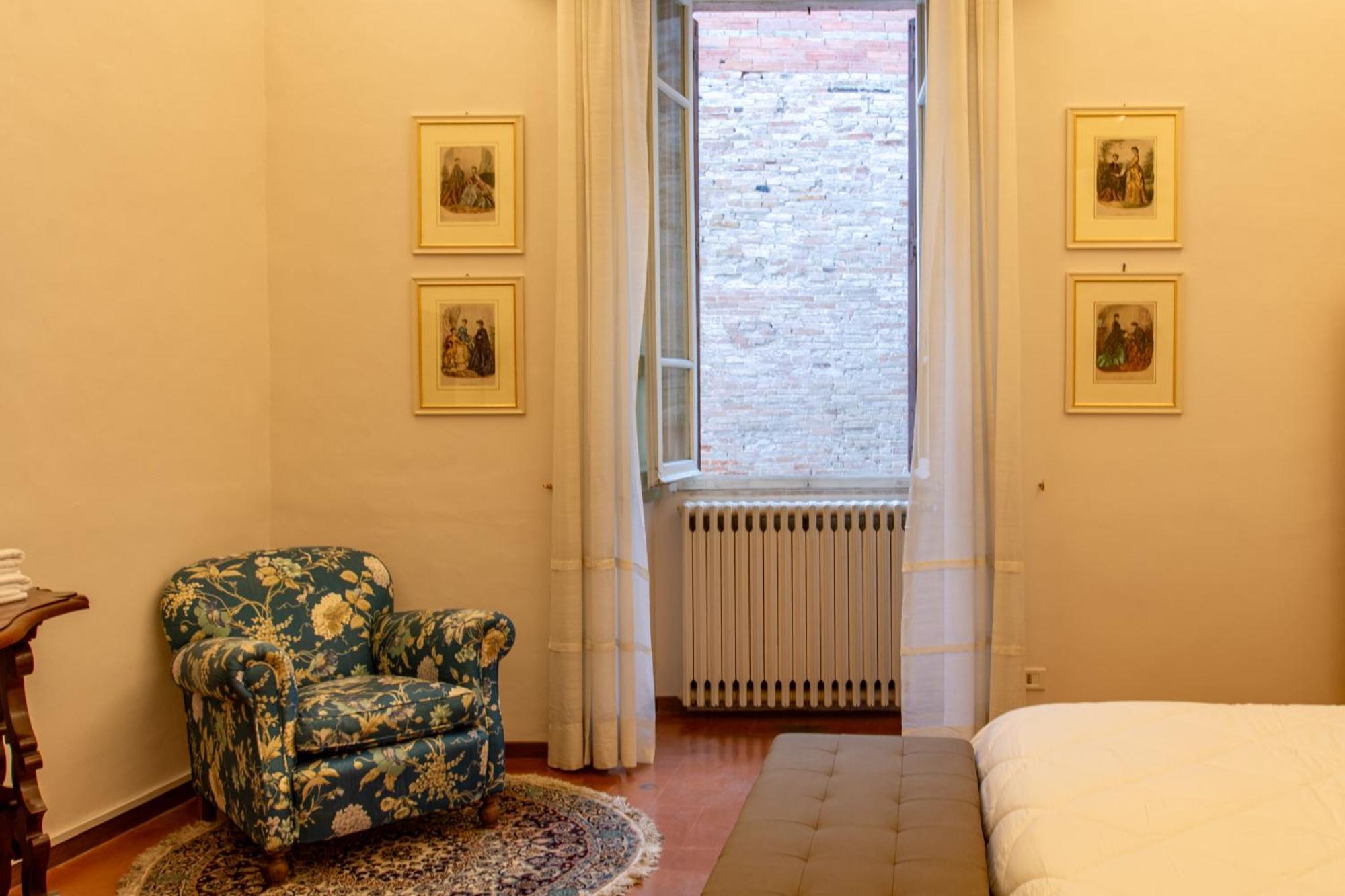 Maggiore Suite - Piazza IV Novembre بيرودجا المظهر الخارجي الصورة